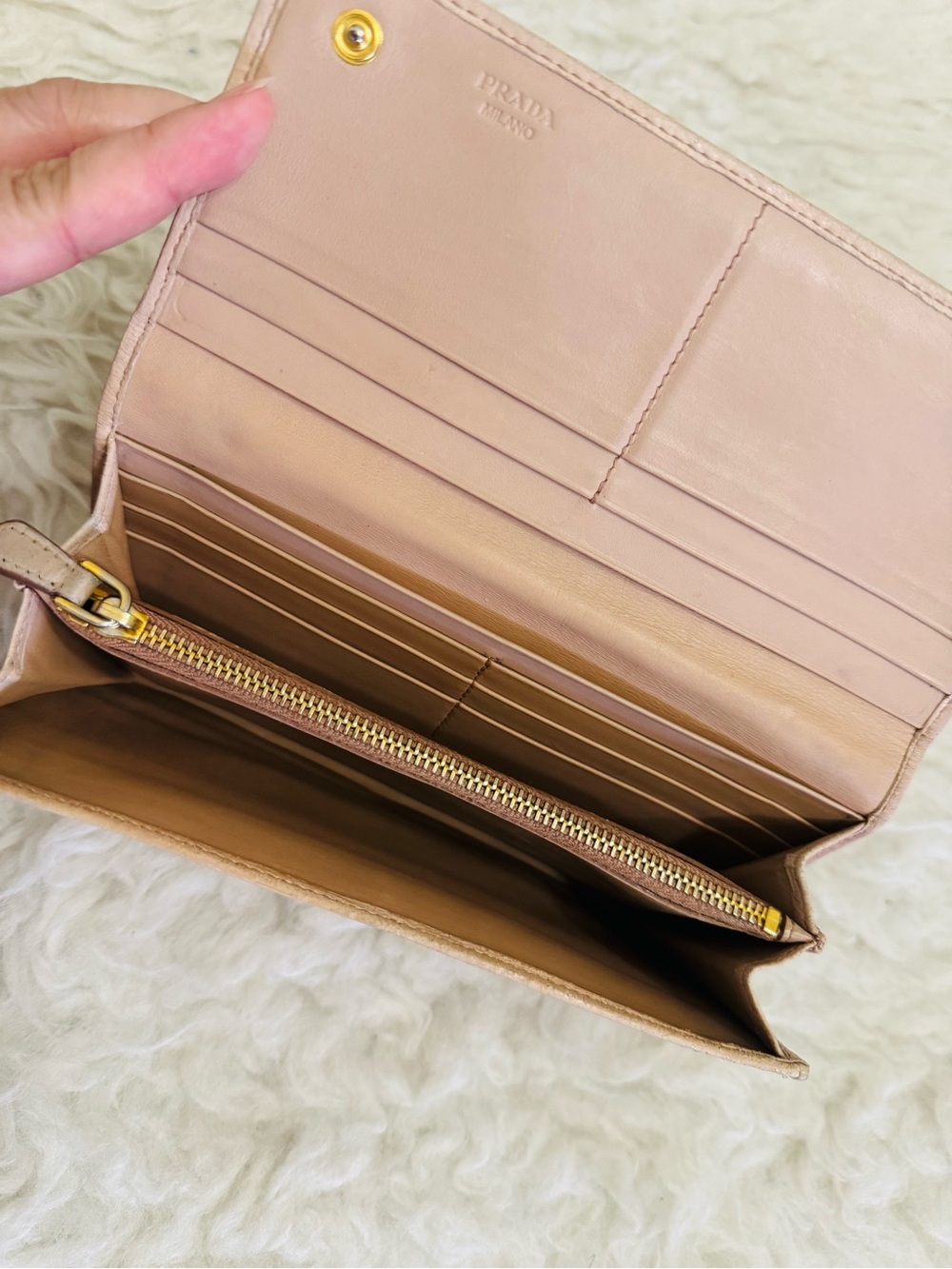 Prada Quilted Bow Leather Wallet - Light Pink with Gold Logo - Picture 3 of 11
